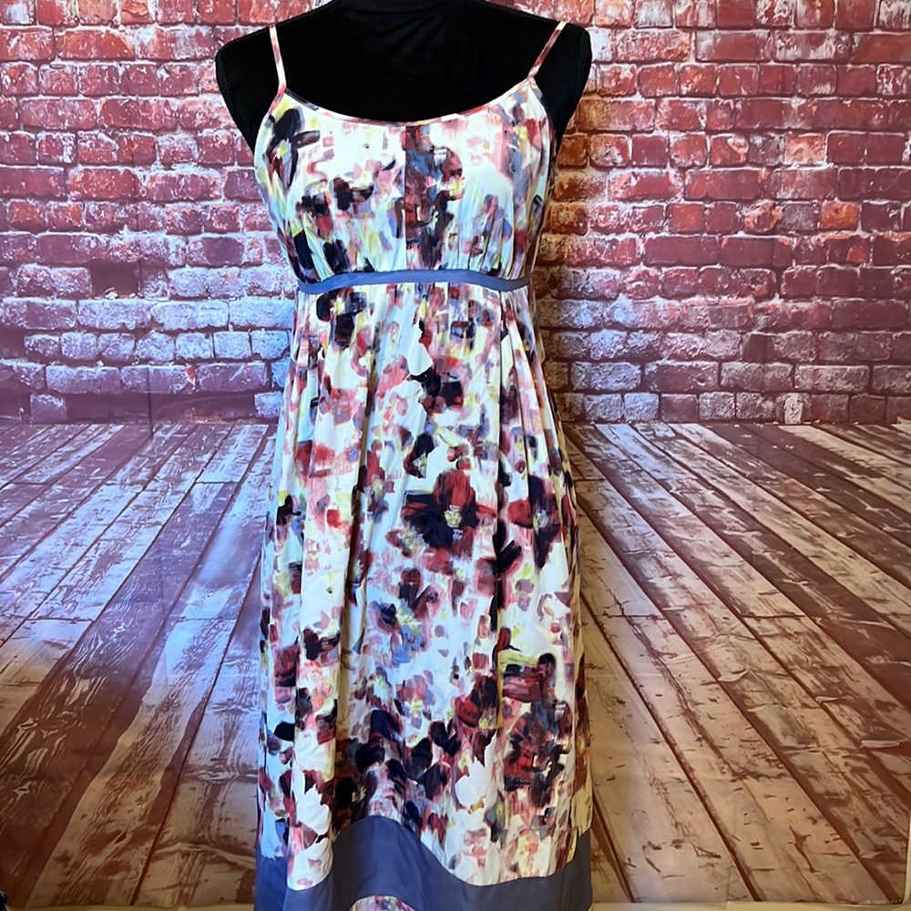 Simply Vera Wang beautiful dress size medium gently worn.